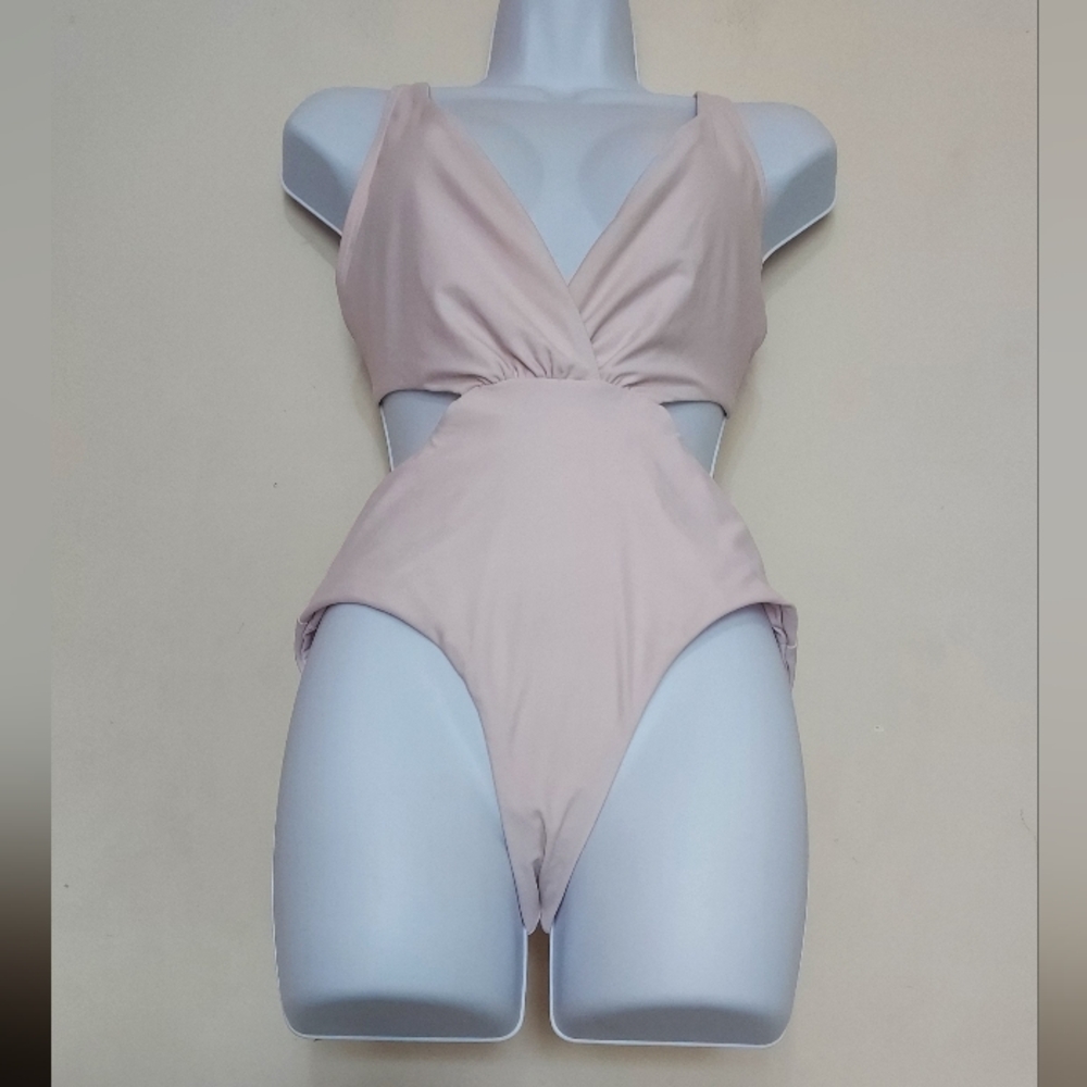 South Beach One-Piece Swimsuit in Light Pink Sz-10